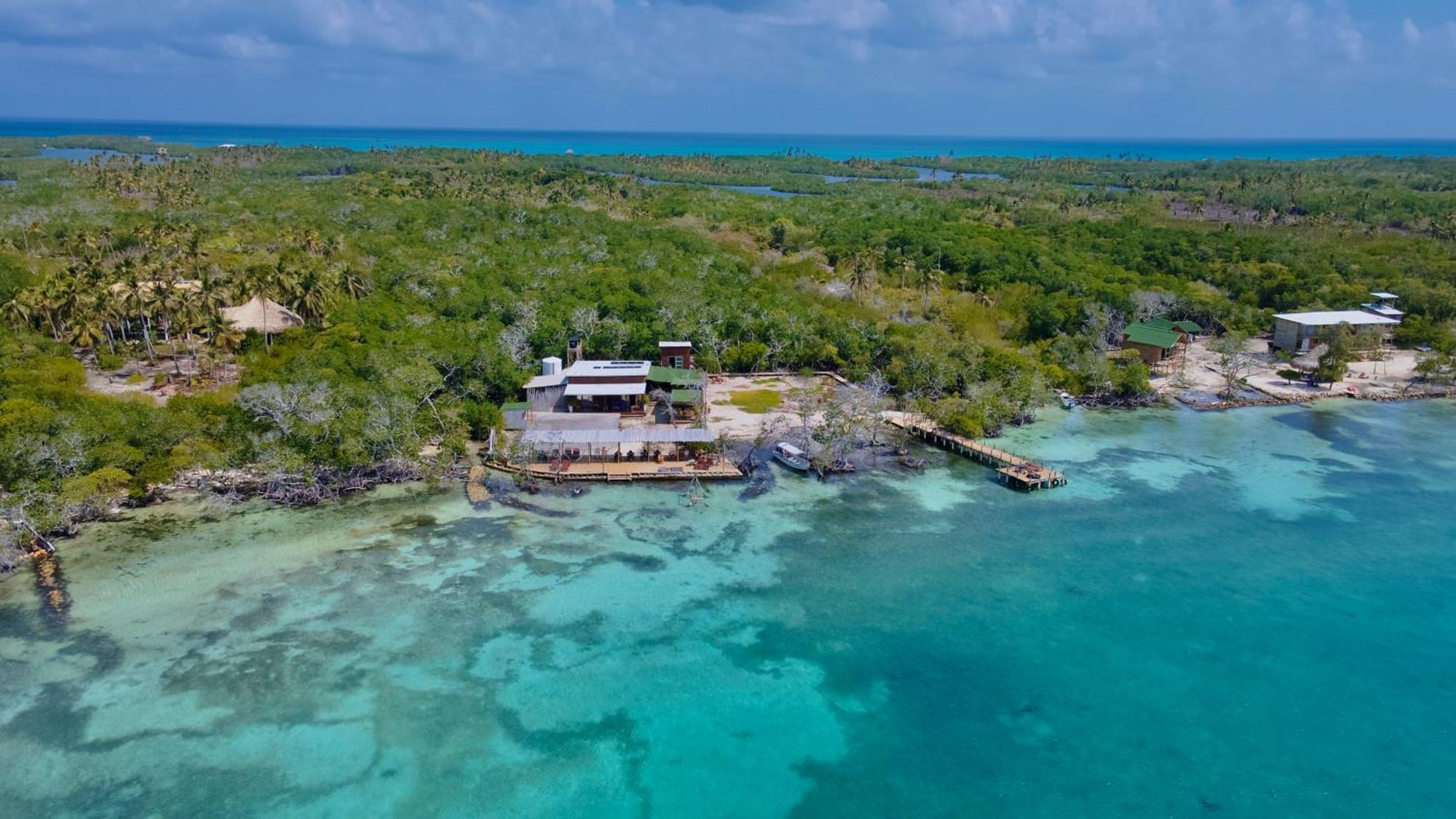 Medusa Hostel Isla Tintipan Tintipan Island Exterior photo