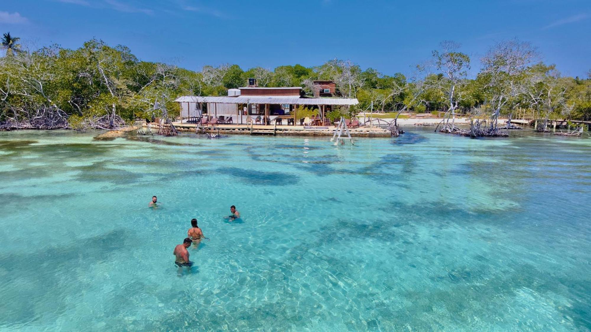 Medusa Hostel Isla Tintipan Tintipan Island Exterior photo