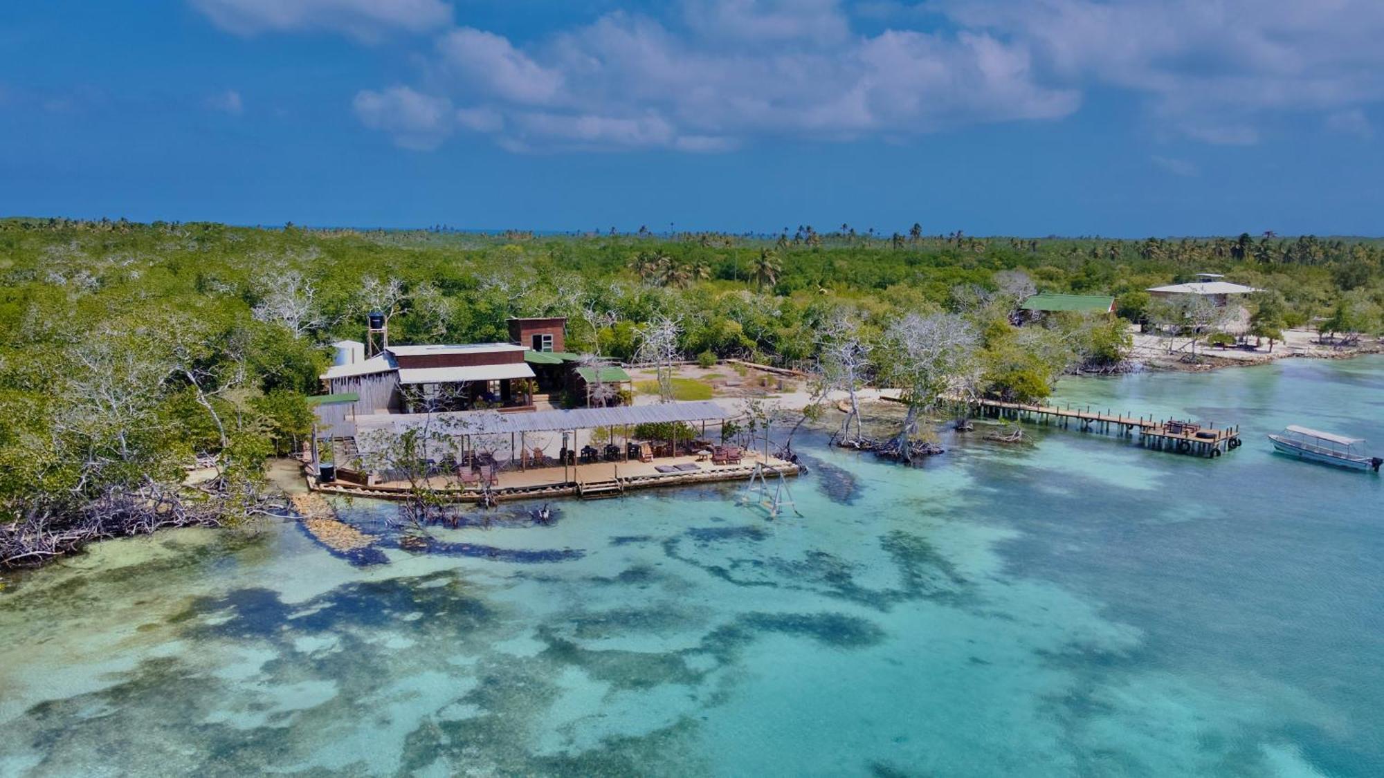 Medusa Hostel Isla Tintipan Tintipan Island Exterior photo
