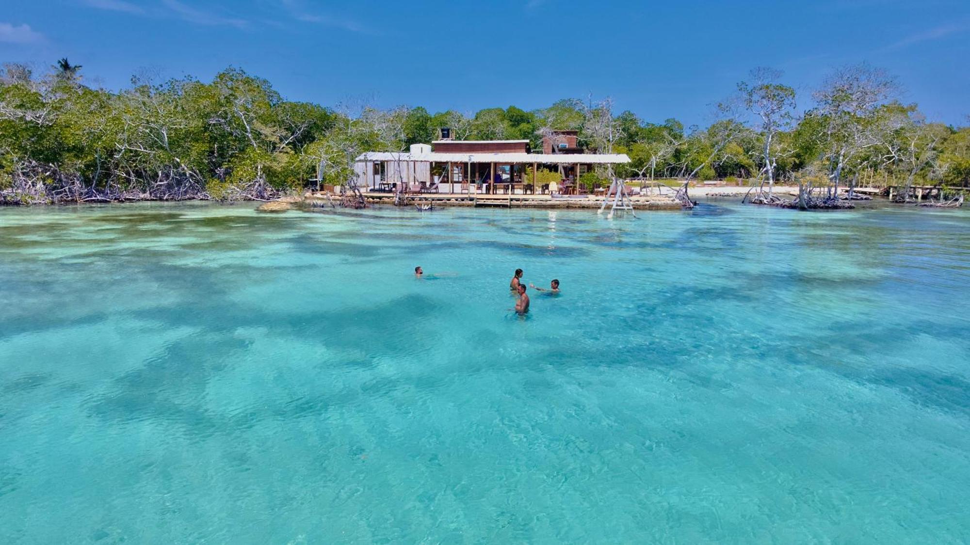 Medusa Hostel Isla Tintipan Tintipan Island Exterior photo