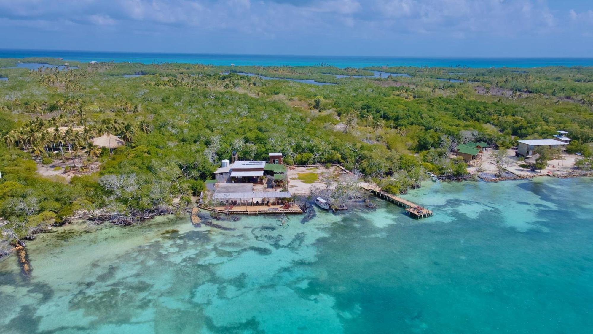 Medusa Hostel Isla Tintipan Tintipan Island Exterior photo