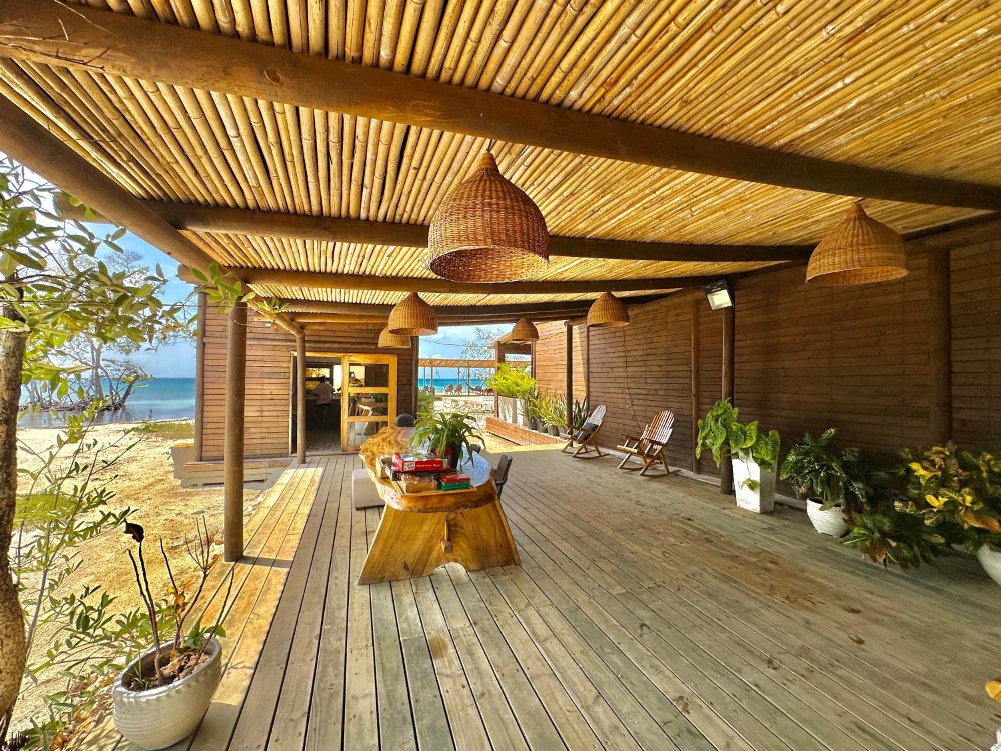 Medusa Hostel Isla Tintipan Tintipan Island Exterior photo