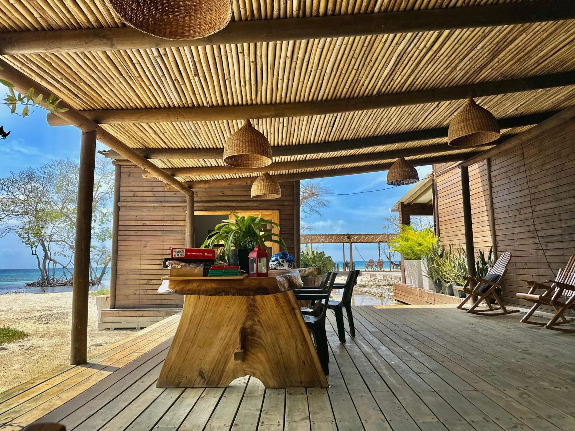 Medusa Hostel Isla Tintipan Tintipan Island Exterior photo