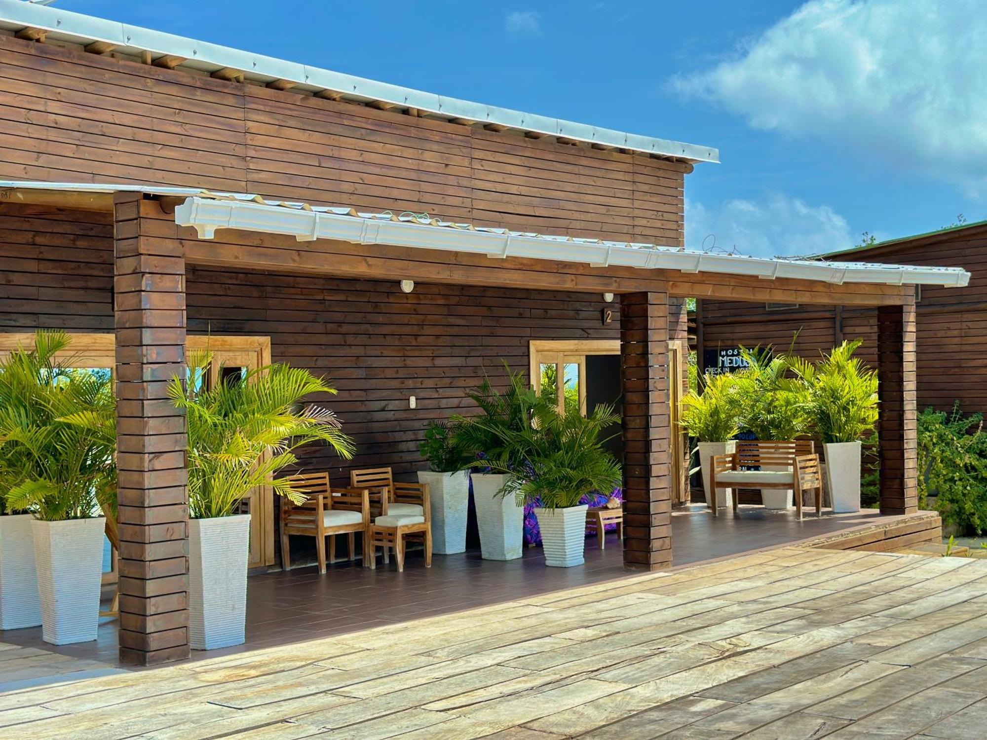 Medusa Hostel Isla Tintipan Tintipan Island Exterior photo