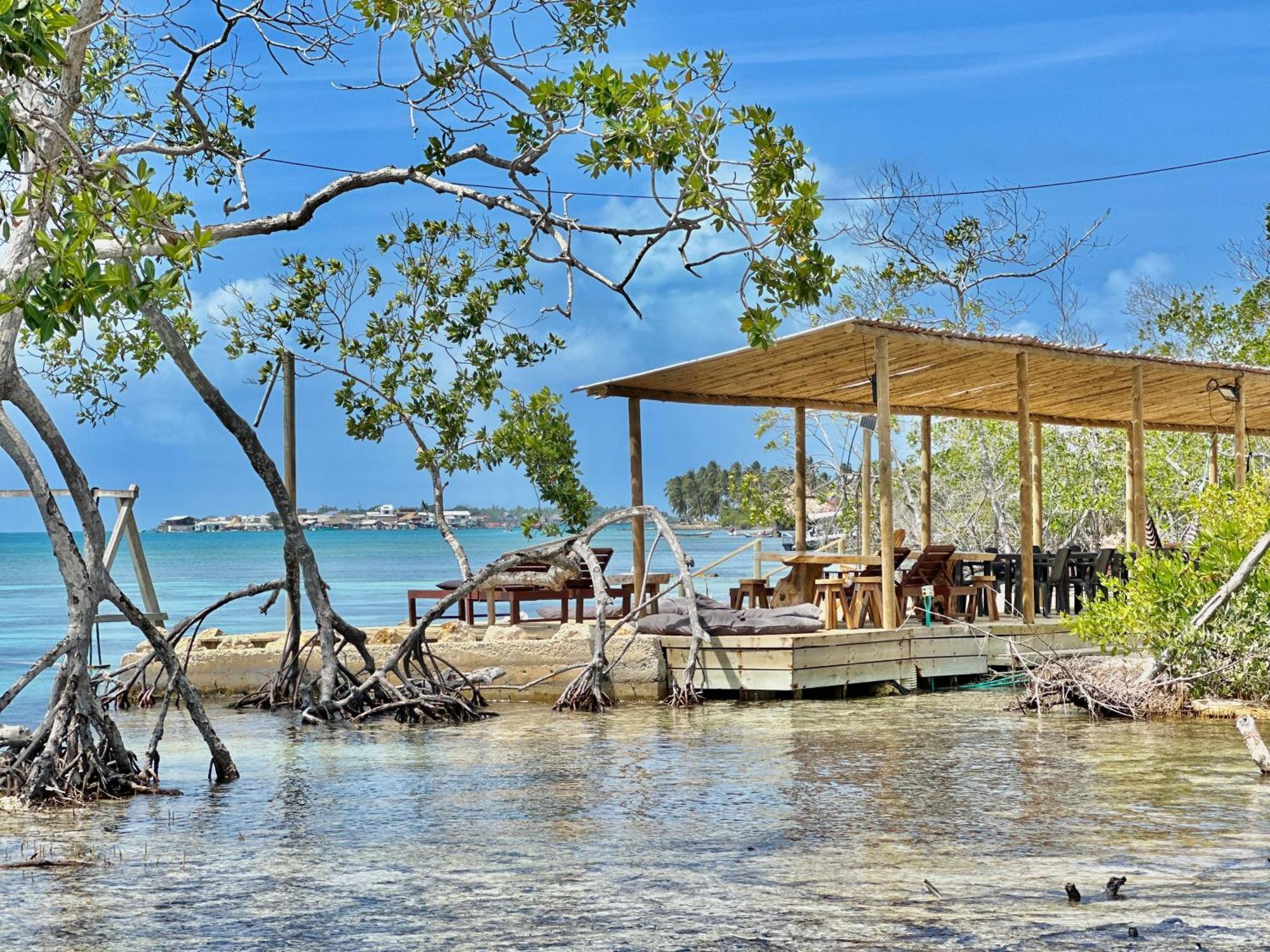 Medusa Hostel Isla Tintipan Tintipan Island Exterior photo